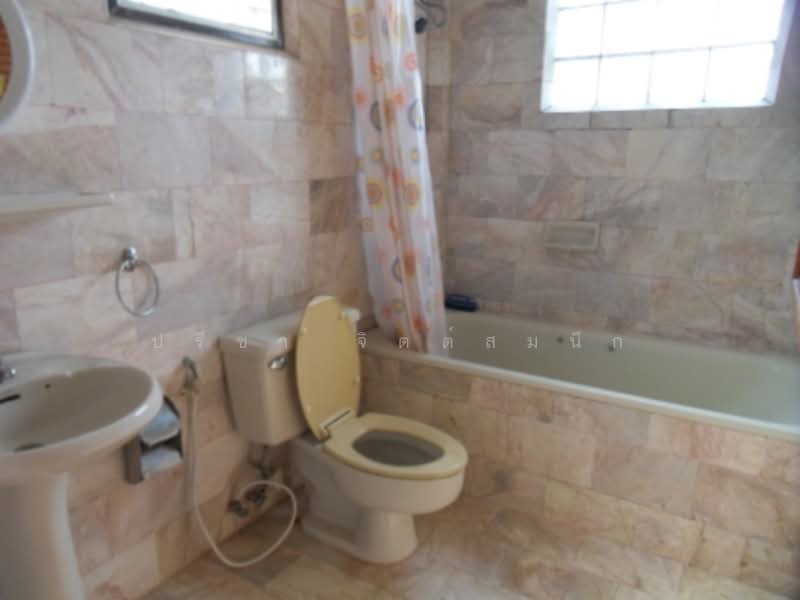 Old Wood Style house 3 bedroom with shady tree around BTS Ari, Bangkok, Phaholyothin, Samsen Nai, Phaya Thai, Bangkok, 3 Bedrooms, 200 sqm, Single Detached House For Rent, by ปรีชา จิตต์สมนึก, 500229842 - DDproperty.com