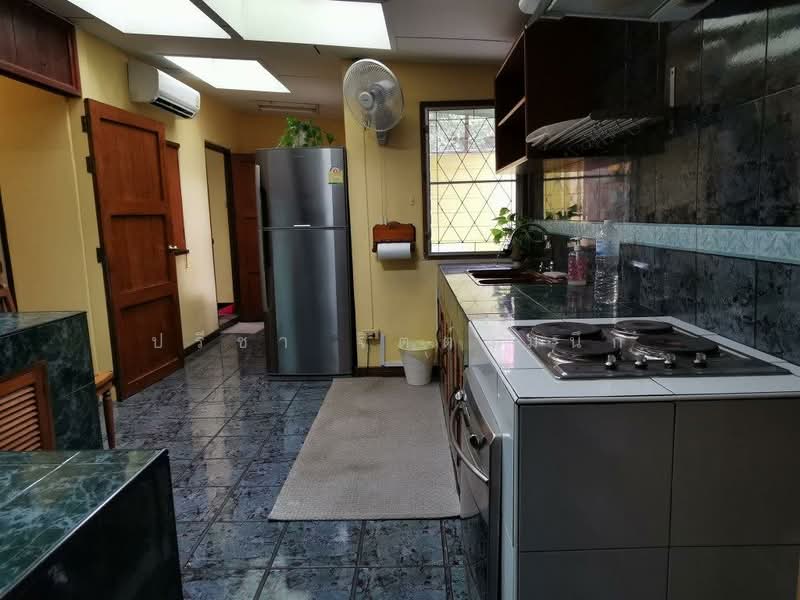 Old Wood Style house 3 bedroom with shady tree around BTS Ari, Bangkok, Phaholyothin, Samsen Nai, Phaya Thai, Bangkok, 3 Bedrooms, 200 sqm, Single Detached House For Rent, by ปรีชา จิตต์สมนึก, 500229842 - DDproperty.com
