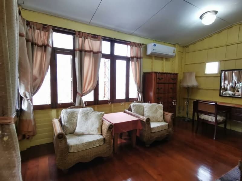 Old Wood Style house 3 bedroom with shady tree around BTS Ari, Bangkok, Phaholyothin, Samsen Nai, Phaya Thai, Bangkok, 3 Bedrooms, 200 sqm, Single Detached House For Rent, by ปรีชา จิตต์สมนึก, 500229842 - DDproperty.com