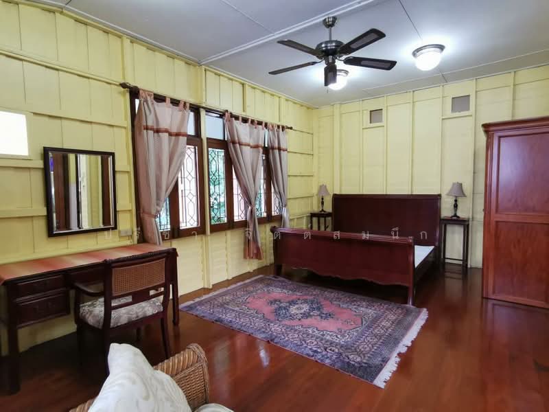 Old Wood Style house 3 bedroom with shady tree around BTS Ari, Bangkok, Phaholyothin, Samsen Nai, Phaya Thai, Bangkok, 3 Bedrooms, 200 sqm, Single Detached House For Rent, by ปรีชา จิตต์สมนึก, 500229842 - DDproperty.com