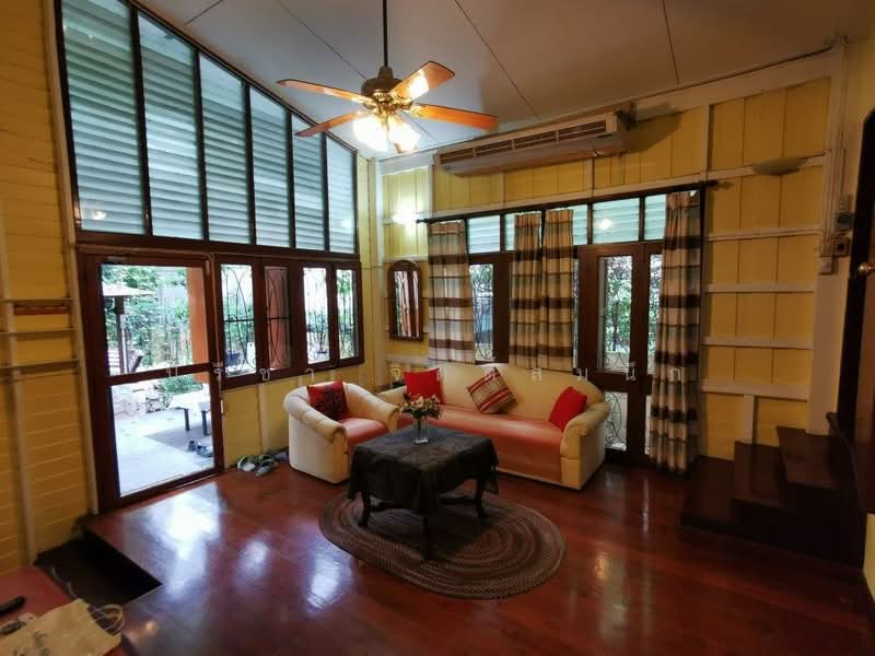 Old Wood Style house 3 bedroom with shady tree around BTS Ari, Bangkok, Phaholyothin, Samsen Nai, Phaya Thai, Bangkok, 3 Bedrooms, 200 sqm, Single Detached House For Rent, by ปรีชา จิตต์สมนึก, 500229842 - DDproperty.com
