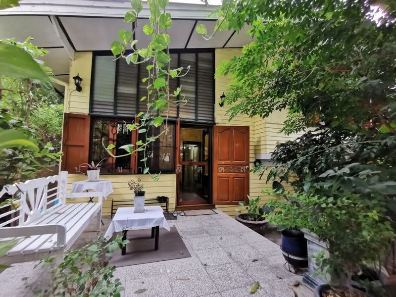 Old Wood Style house 3 bedroom with shady tree around BTS Ari, Bangkok, Phaholyothin, Samsen Nai, Phaya Thai, Bangkok, 3 Bedrooms, 200 sqm, Single Detached House For Rent, by ปรีชา จิตต์สมนึก, 500229842 - DDproperty.com