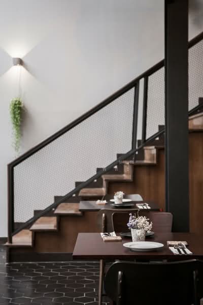 4 ซอยนราธิวาส4, กรุงเทพ, ยานนาวา, สาทร, กรุงเทพ, 240 ตร.ม., ตึกแถว-อาคารพาณิชย์ ให้เช่า, โดย สุชาลักษณ์ บุญนิพัทธ์, 500229883 - DDproperty.com