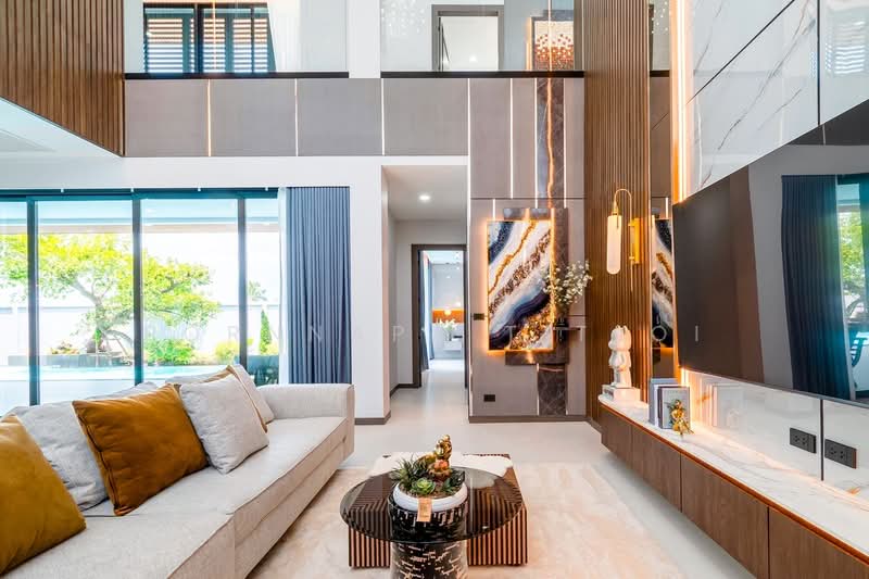 Luxury 5-Bedroom Villa near Mabprachan Lake, Pattaya, Chon Buri (Pattaya), Poong, Bang Lamung (Pattaya), Chon Buri (Pattaya), 5 Bedrooms, 850 sqm, Villa For Sale, by Pornnapa Titloi, 500230001 - DDproperty.com