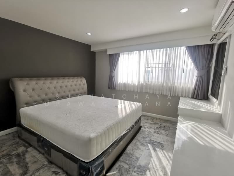 Royal Castle Sukhumvit, Bangkok, 30 Soi Sukhumvit 39, Khlongtoei Nua, Watthana, Bangkok, 3 Bedrooms, 224 sqm, Condo For Rent, by Suchatchaya Supawachiranant, 500230030 - DDproperty.com