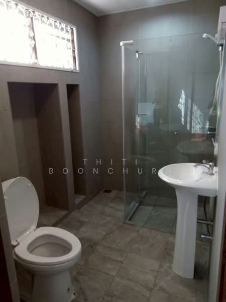 Townhouse, 5 Bed, Ekkamai Road, Bangkok, Khlong Tan Nua, Watthana, Bangkok, 5 Bedrooms, 300 sqm, Townhouse For Rent, by Thiti Boonchurn, 500230100 - DDproperty.com