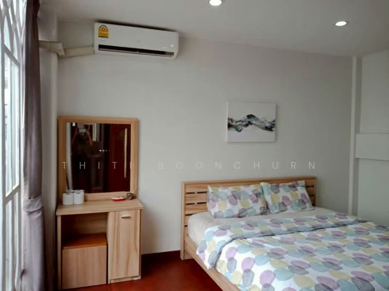 Townhouse, 5 Bed, Ekkamai Road, Bangkok, Khlong Tan Nua, Watthana, Bangkok, 5 Bedrooms, 300 sqm, Townhouse For Rent, by Thiti Boonchurn, 500230100 - DDproperty.com