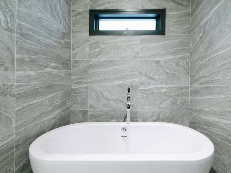 The Esse Sukhumvit 36, Bangkok, Soi Sukhumvit 36, Sukhumvit Road, Phra Kanong, Khlong Toei, Bangkok, 3 Bedrooms, 123 sqm, Condo For Rent, by Somrad Phoopruksachart, 500230126 - DDproperty.com