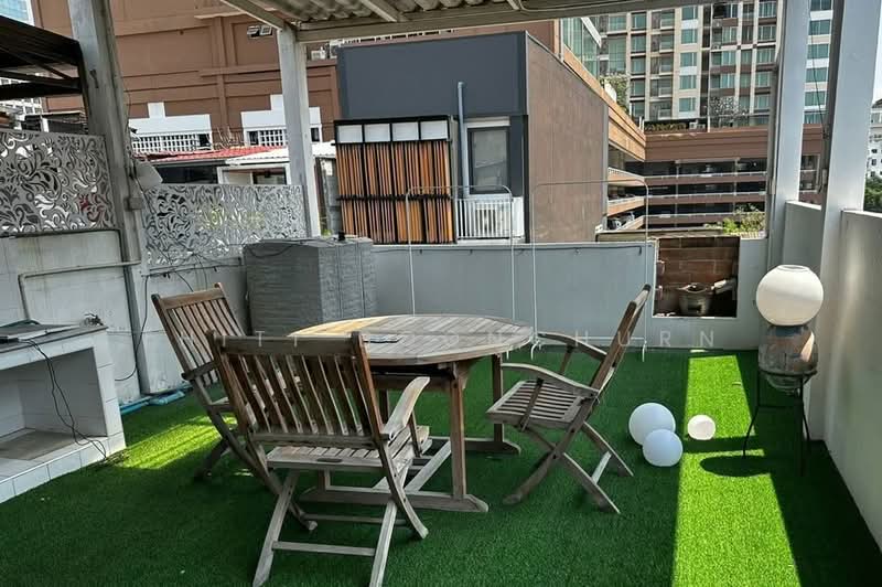Townhouse, Sathorn, Near BTS Saint Louis, Bangkok, Yan Nawa, Sathon, Bangkok, 4 Bedrooms, 250 sqm, Townhouse For Rent, by Thiti Boonchurn, 500230161 - DDproperty.com