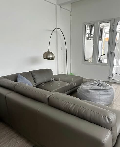 Townhouse, Sathorn, Near BTS Saint Louis, Bangkok, Yan Nawa, Sathon, Bangkok, 4 Bedrooms, 250 sqm, Townhouse For Rent, by Thiti Boonchurn, 500230161 - DDproperty.com