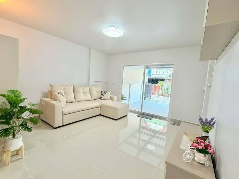 บ้านสวย ทำเลดี ใจกลาง เมืองนนทบุรี หมู่บ้านเฉลิมรัชดา บางศรีเมือง, นนทบุรี, บางศรีเมือง, บางศรีเมือง, เมืองนนทบุรี, นนทบุรี, 100 ตร.ม., ทาวน์เฮ้าส์ ขาย, โดย บุษบากร (เจี๊ยบ), 500230210 - DDproperty.com