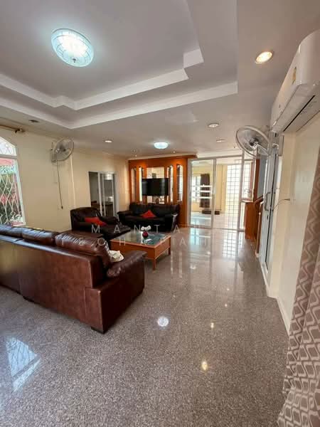undefined, Chon Buri (Pattaya), Nong Pru, Bang Lamung (Pattaya), Chon Buri (Pattaya), 4 Bedrooms, 280 sqm, Single Detached House For Rent, by Mantana Techapahaphong, 500230288 - DDproperty.com