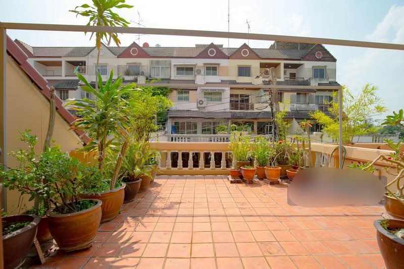 พัฒนาการ, Bangkok, Phatthanakan, Suan Luang, Bangkok, 5 Bedrooms, 300 sqm, Townhouse For Rent, by Airada Parasarn, 500230480 - DDproperty.com