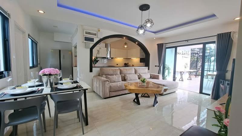 6-BR House, Chon Buri (Pattaya), Huai Yai, Bang Lamung (Pattaya), Chon Buri (Pattaya), 6 Bedrooms, 350 sqm, Single Detached House For Sale, by Pattanapong Pongpipat, 500230486 - DDproperty.com