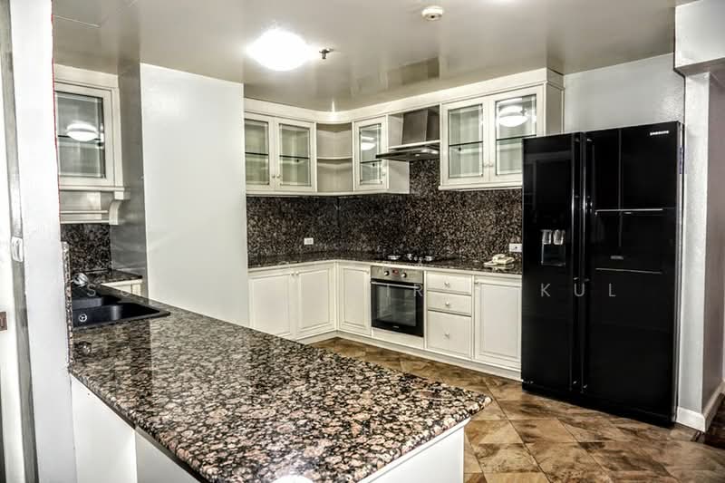 Asoke Towers, Bangkok, Sukhumvit 21 Road, Khlongtoei Nua, Watthana, Bangkok, 3 Bedrooms, 286 sqm, Condo For Sale, by Orapa Sumetheesirisakul, 500230732 - DDproperty.com