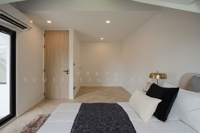 3-BR Townhouse, Bangkok, Khlong Tan Nua, Watthana, Bangkok, 3 Bedrooms, 300 sqm, Townhouse For Sale, by Orapa Sumetheesirisakul, 500230787 - DDproperty.com