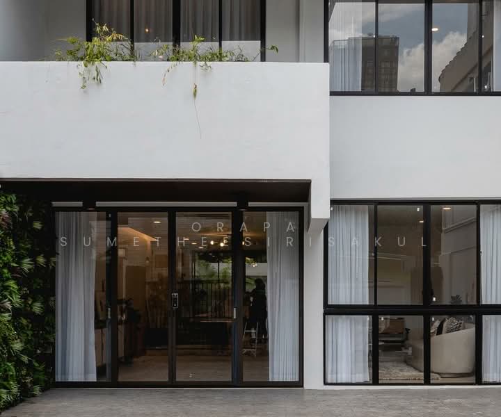 3-BR Townhouse, Bangkok, Khlong Tan Nua, Watthana, Bangkok, 3 Bedrooms, 300 sqm, Townhouse For Sale, by Orapa Sumetheesirisakul, 500230787 - DDproperty.com