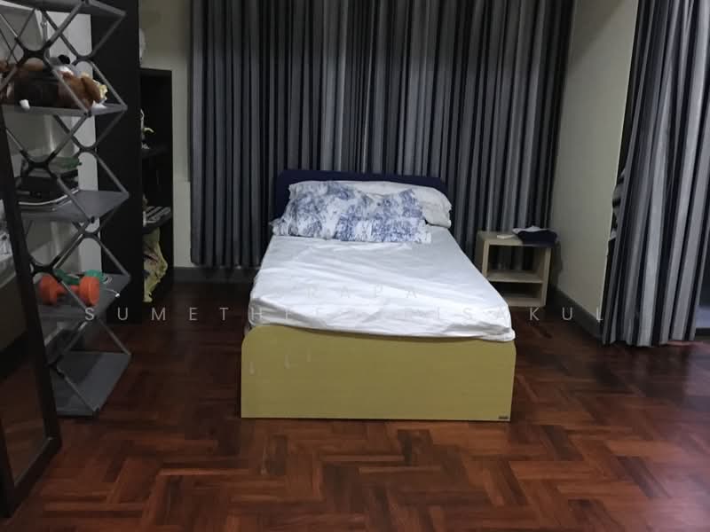 For Sale - 5-BR Townhouse, Bangkok