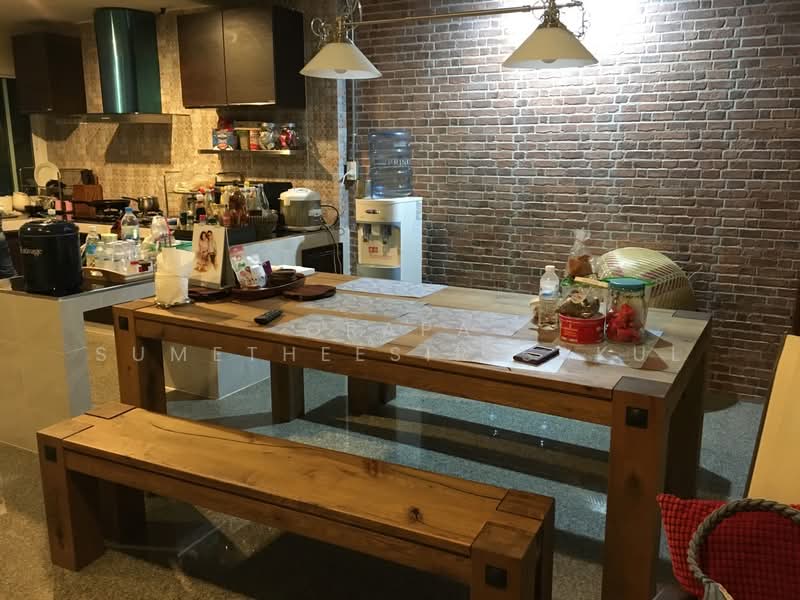 For Sale - 5-BR Townhouse, Bangkok