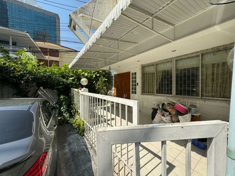 For Sale - 5-BR Townhouse, Bangkok