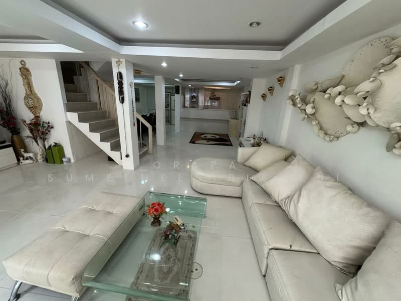 For Sale - 5-BR Townhouse, Bangkok