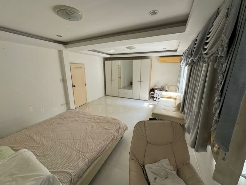 For Sale - 5-BR Townhouse, Bangkok