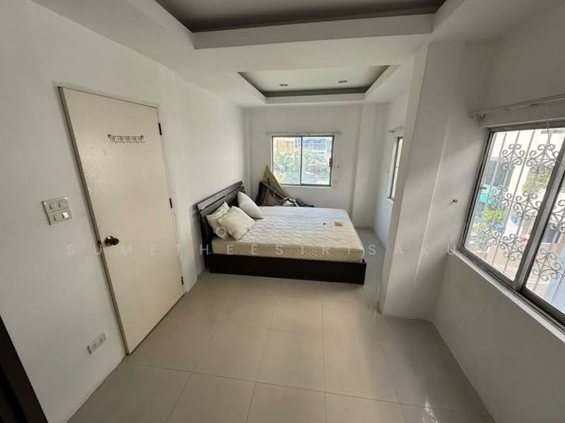 For Sale - 5-BR Townhouse, Bangkok