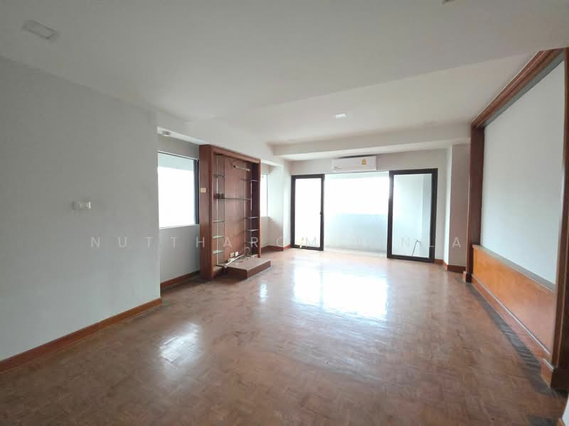 Ruamjai Heights, Bangkok, Sukhumvit, Khlongtoei Nua, Watthana, Bangkok, 3 Bedrooms, 205 sqm, Condo For Sale, by Nuttharom Linla, 500231083 - DDproperty.com