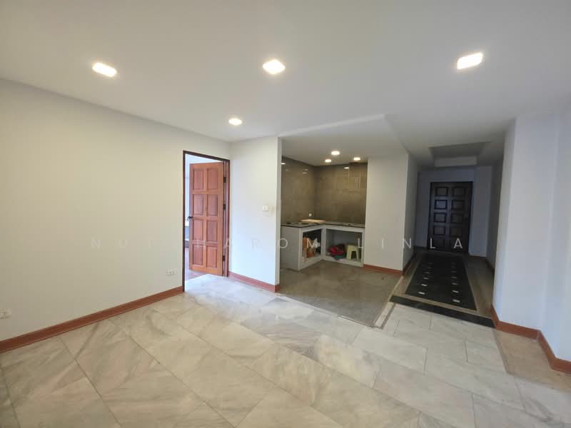 Ruamjai Heights, Bangkok, Sukhumvit, Khlongtoei Nua, Watthana, Bangkok, 3 Bedrooms, 205 sqm, Condo For Sale, by Nuttharom Linla, 500231083 - DDproperty.com