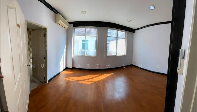 Baan Klang Krung Thonglor, Bangkok, 55 Soi Sukhumvit 55, Khlong Tan Nua, Watthana, Bangkok, 4 Bedrooms, 350 sqm, Townhouse For Sale, by Nuttharom Linla, 500231110 - DDproperty.com