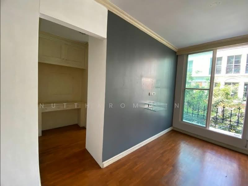 Baan Klang Krung Thonglor, Bangkok, 55 Soi Sukhumvit 55, Khlong Tan Nua, Watthana, Bangkok, 4 Bedrooms, 350 sqm, Townhouse For Sale, by Nuttharom Linla, 500231110 - DDproperty.com
