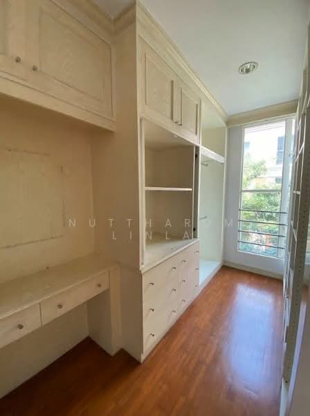 Baan Klang Krung Thonglor, Bangkok, 55 Soi Sukhumvit 55, Khlong Tan Nua, Watthana, Bangkok, 4 Bedrooms, 350 sqm, Townhouse For Sale, by Nuttharom Linla, 500231110 - DDproperty.com