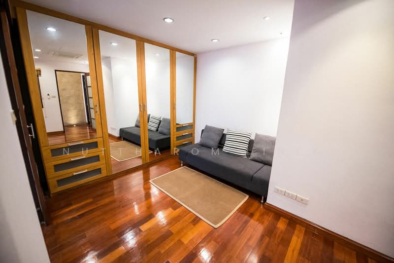 4-BR Townhouse, Bangkok, Khlong Tan Nua, Watthana, Bangkok, 4 Bedrooms, 440 sqm, Townhouse For Sale, by Nuttharom Linla, 500231165 - DDproperty.com