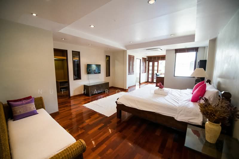 4-BR Townhouse, Bangkok, Khlong Tan Nua, Watthana, Bangkok, 4 Bedrooms, 440 sqm, Townhouse For Sale, by Nuttharom Linla, 500231165 - DDproperty.com