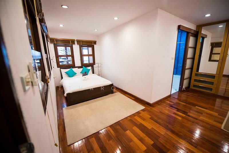 4-BR Townhouse, Bangkok, Khlong Tan Nua, Watthana, Bangkok, 4 Bedrooms, 440 sqm, Townhouse For Sale, by Nuttharom Linla, 500231165 - DDproperty.com