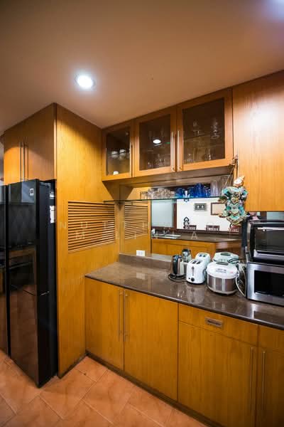 4-BR Townhouse, Bangkok, Khlong Tan Nua, Watthana, Bangkok, 4 Bedrooms, 440 sqm, Townhouse For Sale, by Nuttharom Linla, 500231165 - DDproperty.com