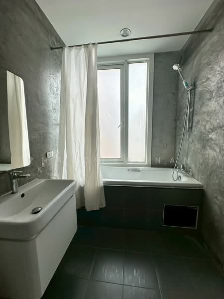 Siri Residence, Bangkok, 21 Soi Sukhumvit 24, Khong Tan, Khlong Toei, Bangkok, 2 Bedrooms, 65 sqm, Condo For Sale, by Phatcharanan Kittiananchat, 500231172 - DDproperty.com