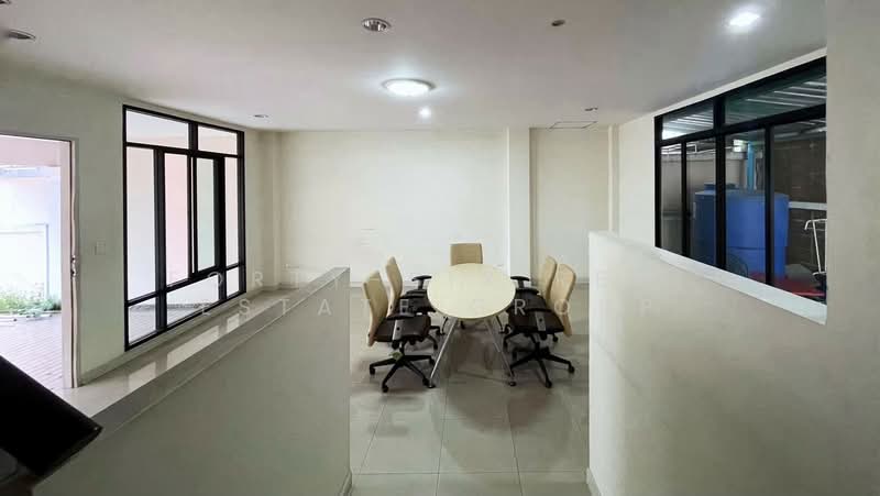 For Rent - ให้เช่า/ขาย โฮมออฟฟิส 4 ชั้น ริมถนนบางนา, Bangkok
