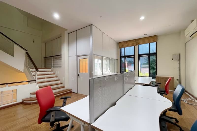 For Rent - ให้เช่า/ขาย โฮมออฟฟิส 4 ชั้น ริมถนนบางนา, Bangkok