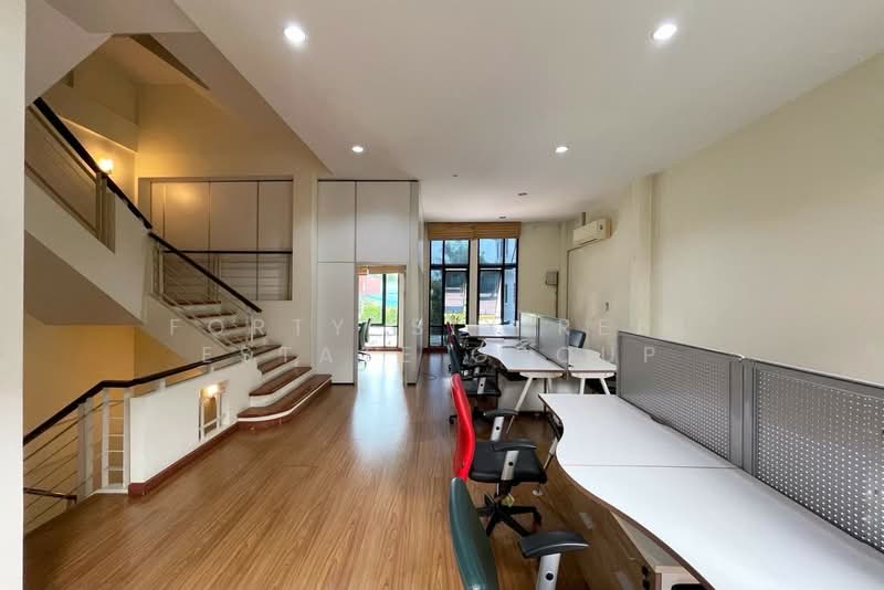 For Rent - ให้เช่า/ขาย โฮมออฟฟิส 4 ชั้น ริมถนนบางนา, Bangkok