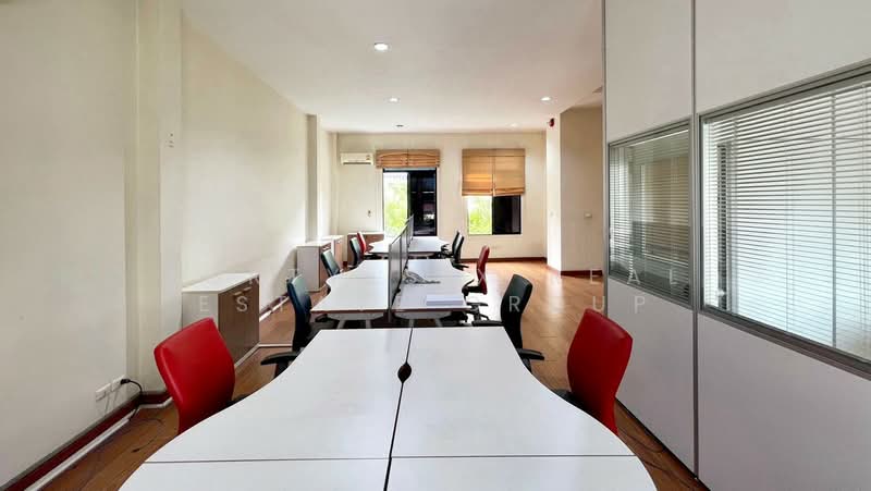 For Rent - ให้เช่า/ขาย โฮมออฟฟิส 4 ชั้น ริมถนนบางนา, Bangkok