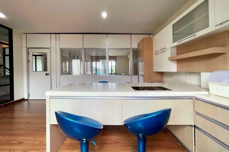 For Rent - ให้เช่า/ขาย โฮมออฟฟิส 4 ชั้น ริมถนนบางนา, Bangkok