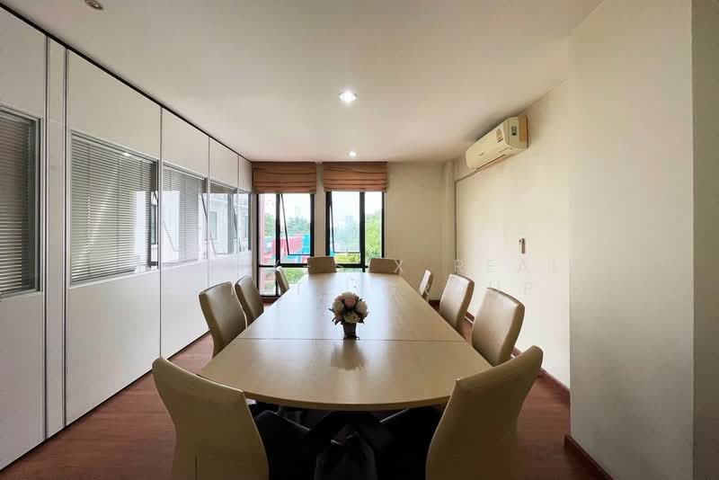 For Rent - ให้เช่า/ขาย โฮมออฟฟิส 4 ชั้น ริมถนนบางนา, Bangkok