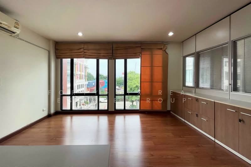 For Rent - ให้เช่า/ขาย โฮมออฟฟิส 4 ชั้น ริมถนนบางนา, Bangkok