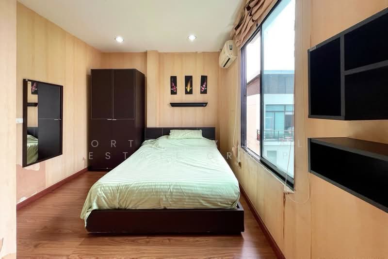 For Rent - ให้เช่า/ขาย โฮมออฟฟิส 4 ชั้น ริมถนนบางนา, Bangkok