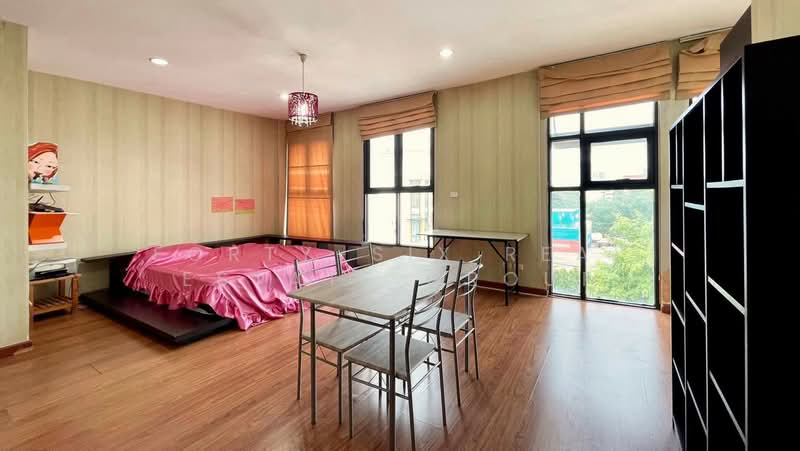 For Rent - ให้เช่า/ขาย โฮมออฟฟิส 4 ชั้น ริมถนนบางนา, Bangkok