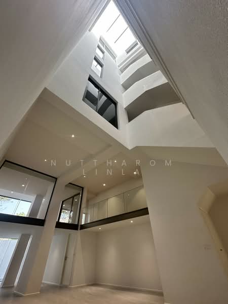 5-BR Townhouse, Bangkok, Phra Kanong Nua, Watthana, Bangkok, 5 Bedrooms, 188 sqm, Townhouse For Sale, by Nuttharom Linla, 500231372 - DDproperty.com