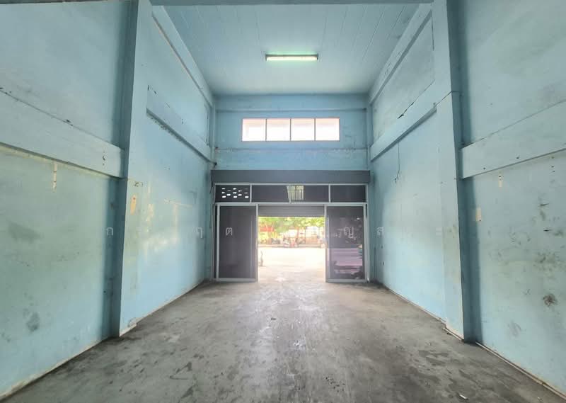 For Sale - ตึกแถว 3 ชั้น มีชั้นลอย และดาดฟ้า ซอยร่มเกล้า 24 ถนนเคหะร่มเกล้า, Bangkok