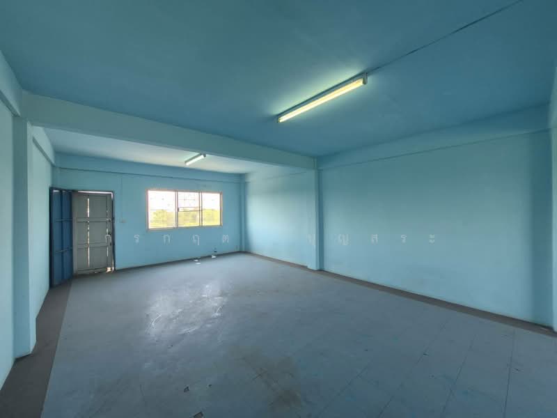 ตึกแถว 3 ชั้น มีชั้นลอย และดาดฟ้า ซอยร่มเกล้า 24 ถนนเคหะร่มเกล้า, กรุงเทพ, ร่มเกล้า 24, มีนบุรี, มีนบุรี, กรุงเทพ, 200 ตร.ม., ตึกแถว-อาคารพาณิชย์ ขาย, โดย กรกฤตย์ บุญสระ, 500231382 - DDproperty.com