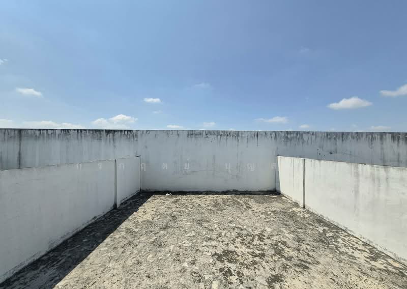 For Sale - ตึกแถว 3 ชั้น มีชั้นลอย และดาดฟ้า ซอยร่มเกล้า 24 ถนนเคหะร่มเกล้า, Bangkok